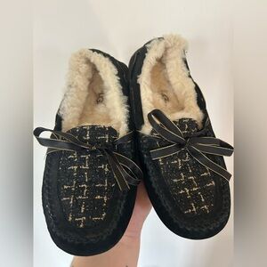 UGG Kelly Anne Moccasin Black and Gold Size 5